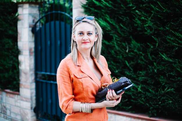 Образование и первые шаги в актерстве