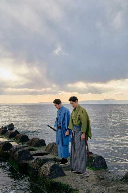 Ранняя жизнь и образование Рустама Азими